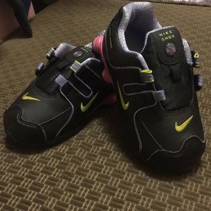 Nike shox toddler sneakers. Size 8C. No laces